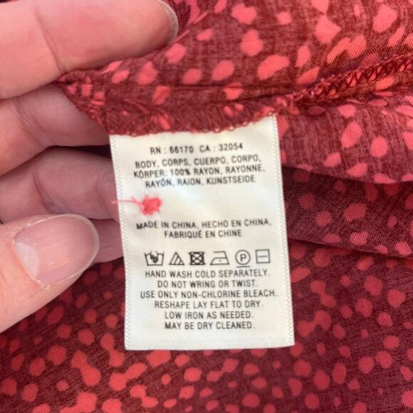 Anthropologie Holding Horses Red Geometric Print Button Up Top Size 8 Flowy - Picture 4 of 6